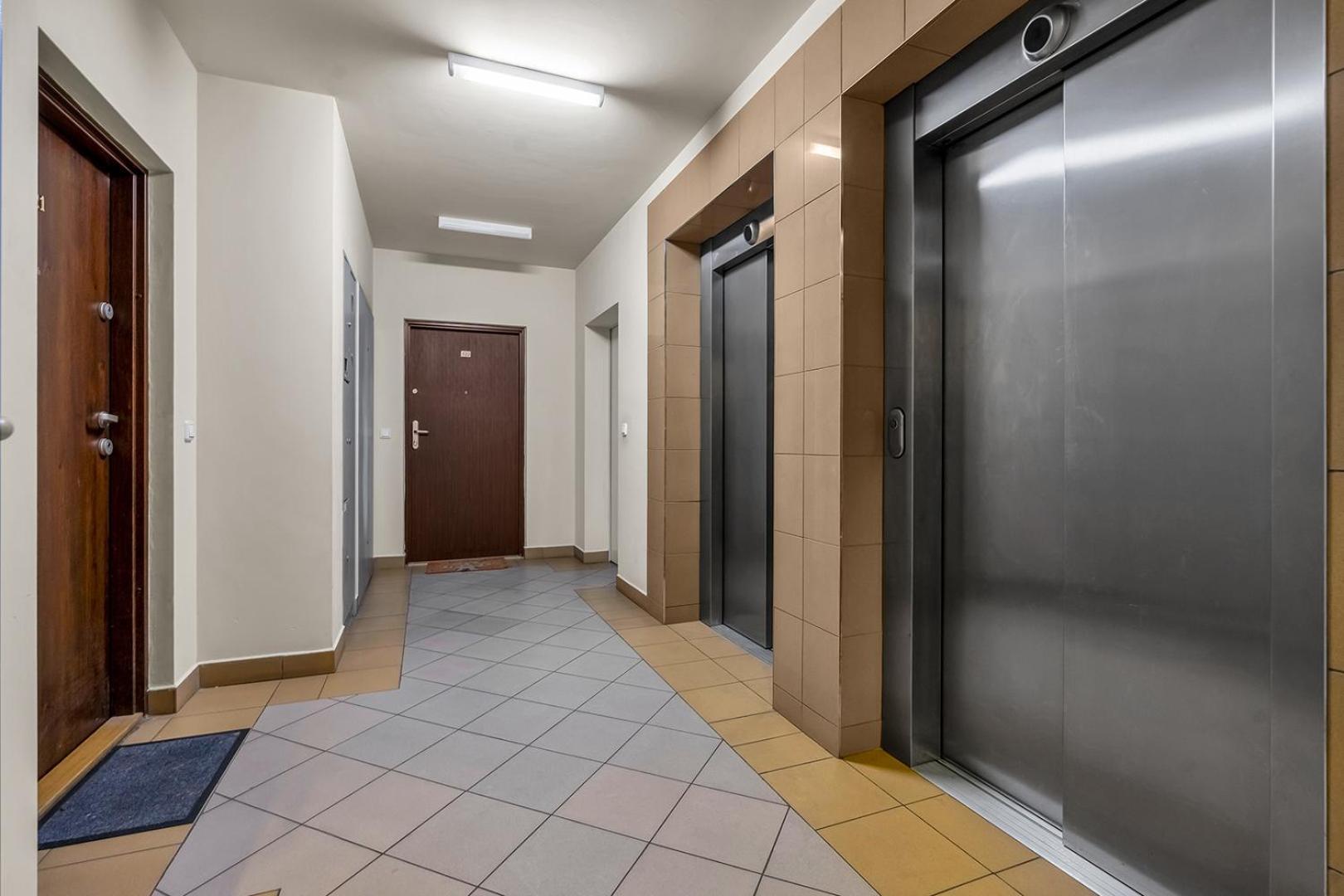 Metro Bemowo Comfort Studio ワルシャワ エクステリア 写真